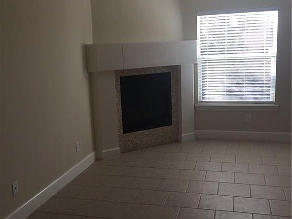 4th image of 558 Green Village Ct #B