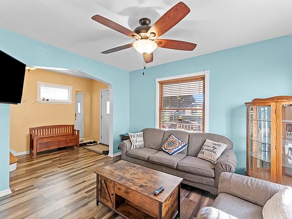 5th image of 2226 S 60th Ct
