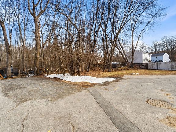 4th image of 11 Harmony Ln