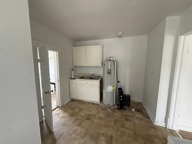100 S College Ave #9 — Photo 7