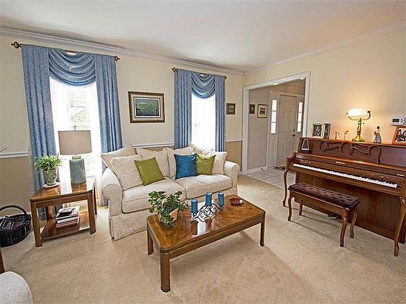 3rd image of 135 Pinehurst Dr