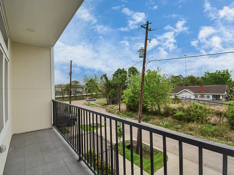 Balcony (2nd floor)