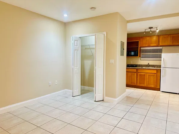 223 NW 12th St, Miami, FL