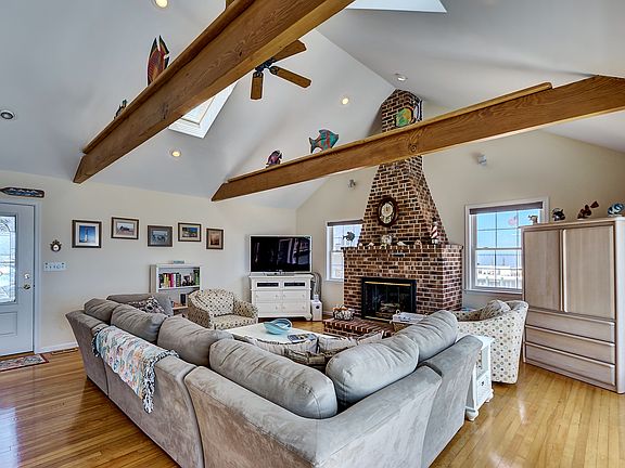 4th image of 367 N 10th St