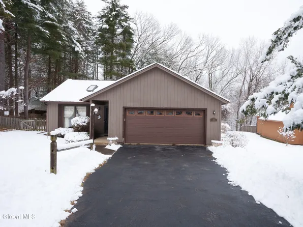 35 Meadow Rue Place, Malta, NY 12020