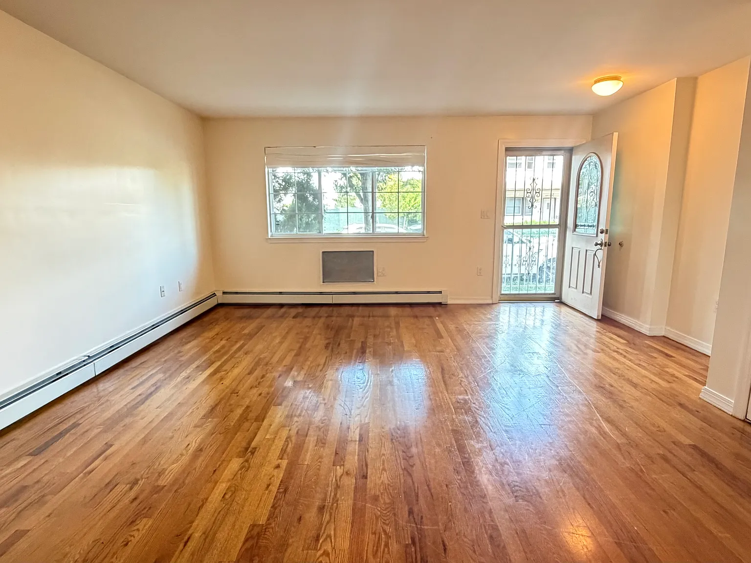5 bed, 1200 sqft, $5,000 — Photo 1