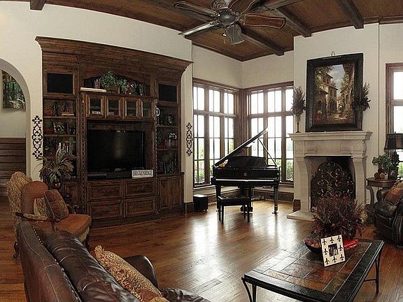 2nd image of 7305 Trianon Ct