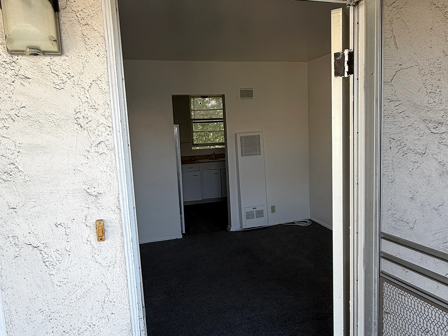 Studio, 400 sqft, $1,749 — Photo 2