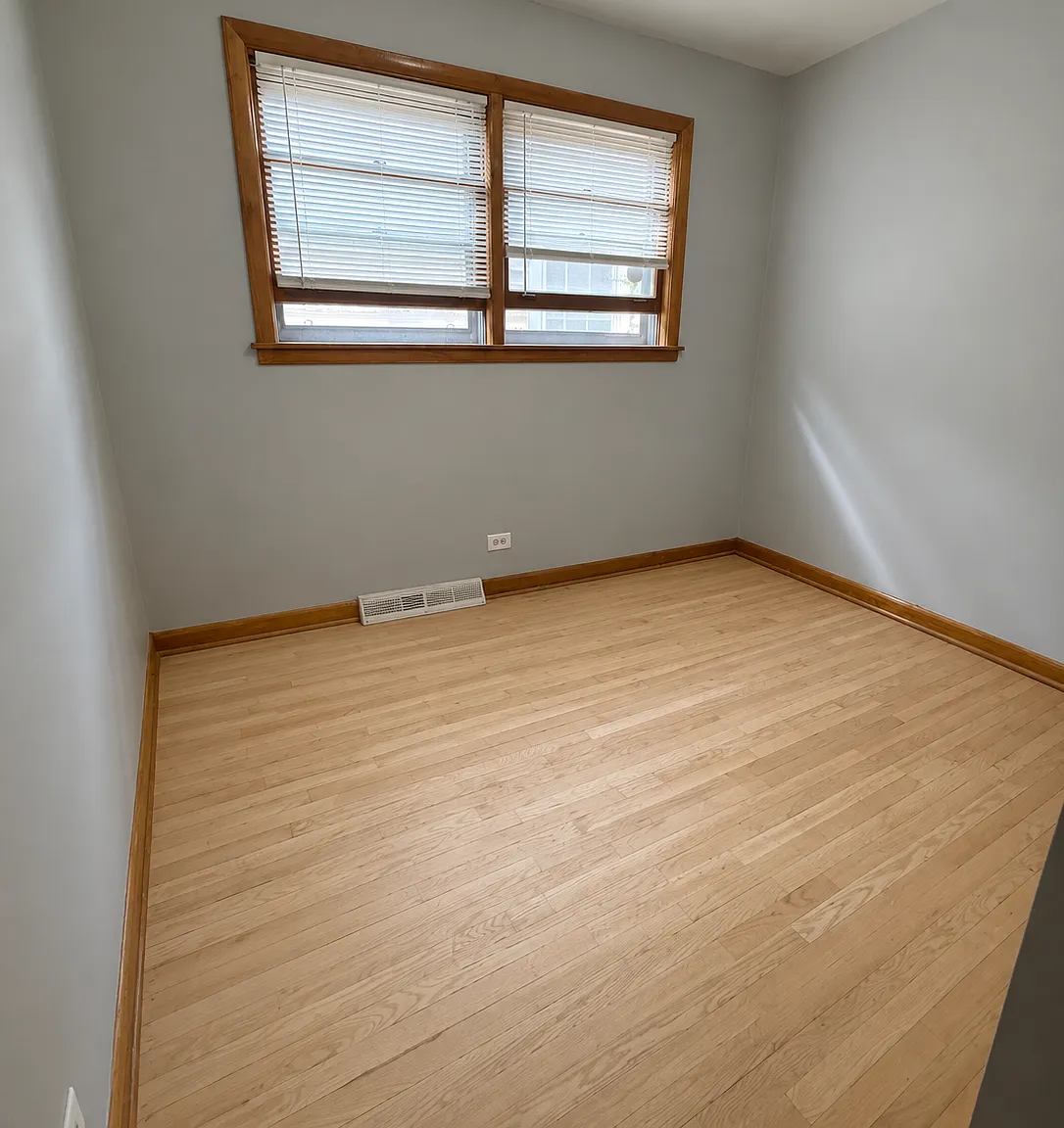 3 bed, 950 sqft, $1,800 — Photo 3