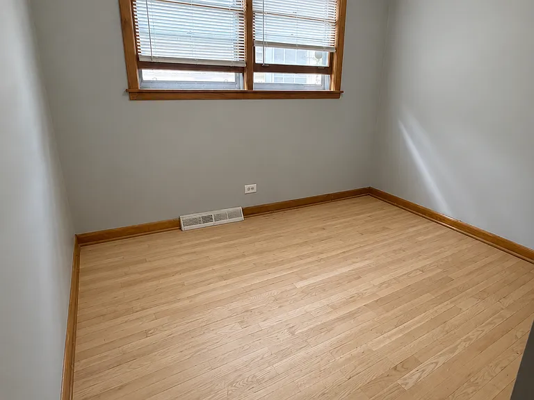 8113 S Exchange Ave #2 — Photo 3