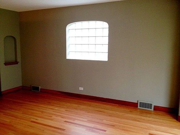 3rd image of 5931 W Newport Ave