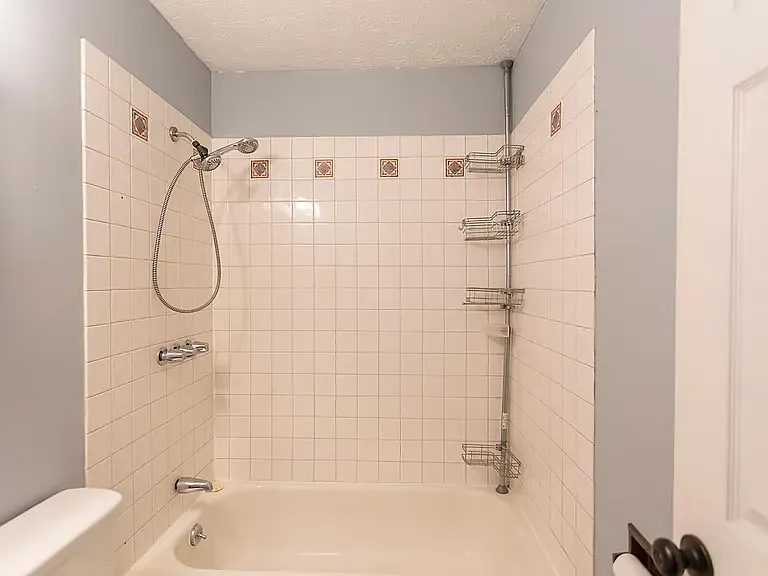 130 Country Club Dr — Photo 21