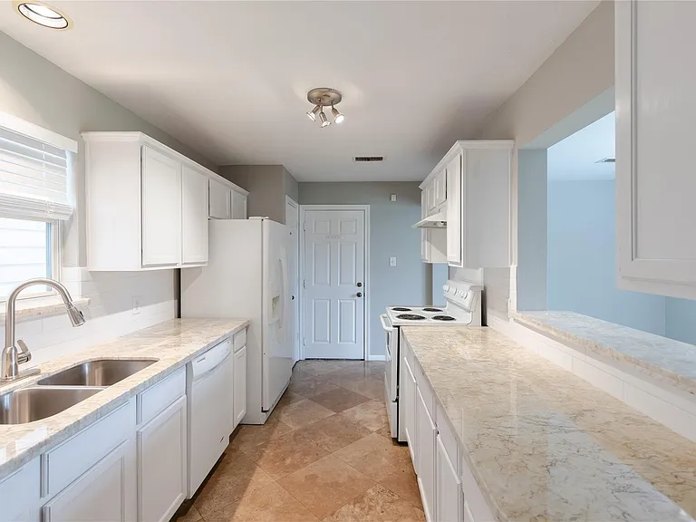 1118 Wilson St — Photo 4