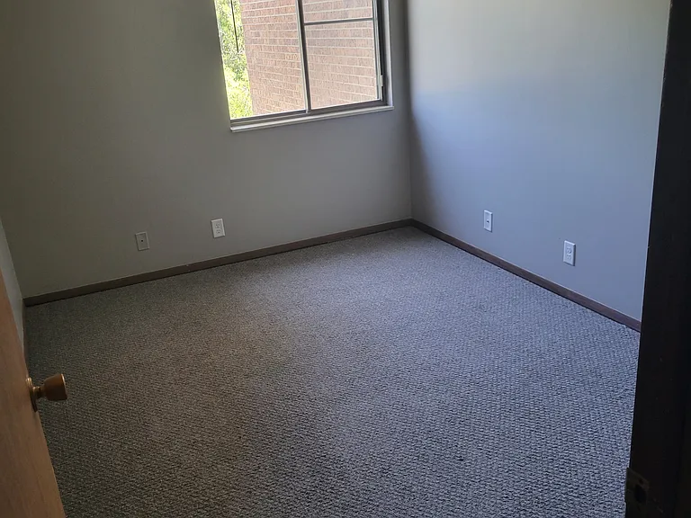 3500 Portia St — Photo 2