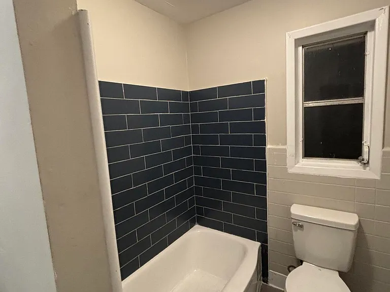 2458 Leslie Cir — Photo 3