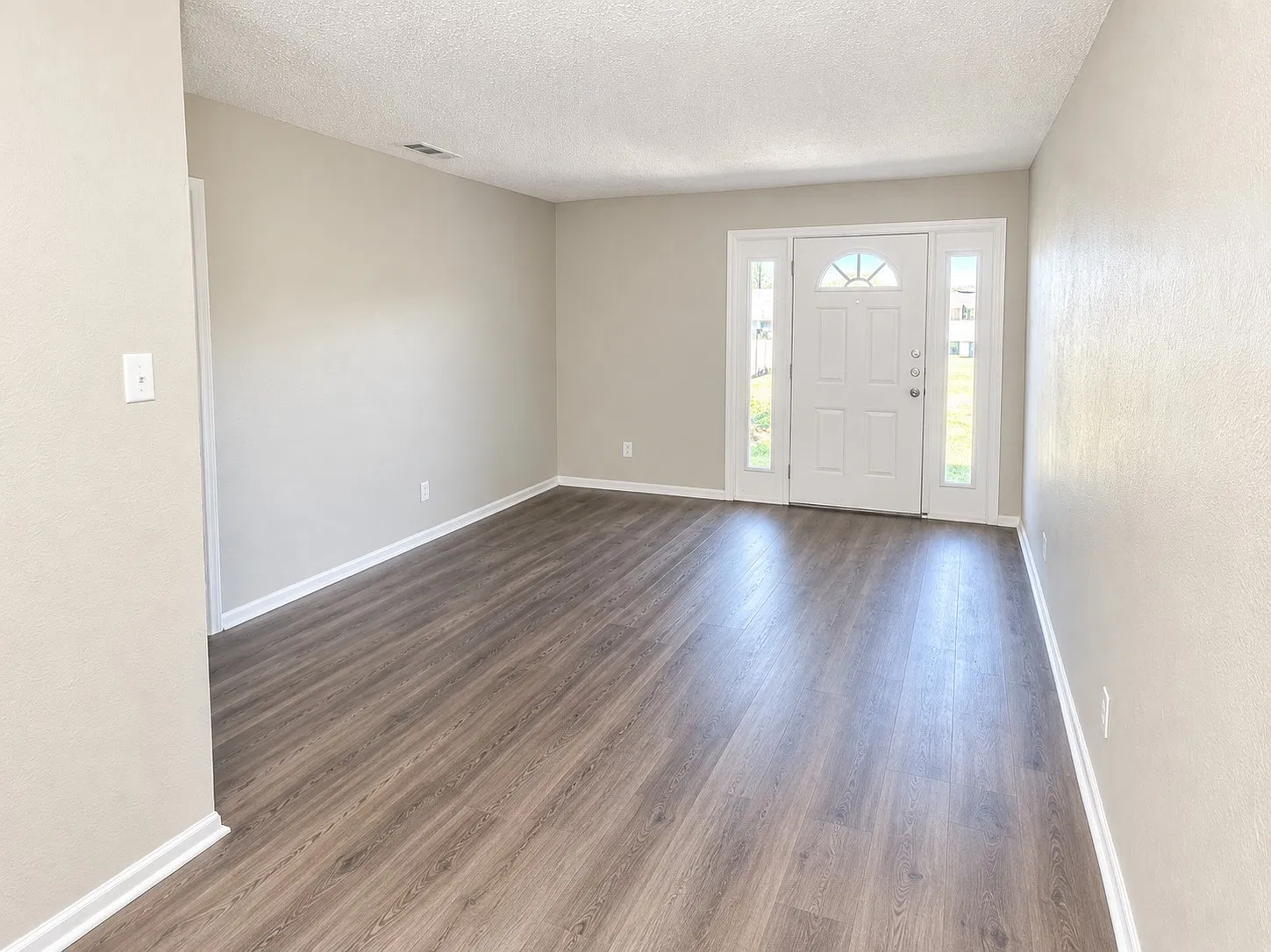 2 bed, 728 sqft, $1,300 — Photo 3