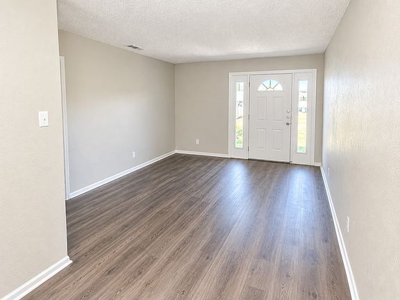 3rd image of 712 Redbird Dr