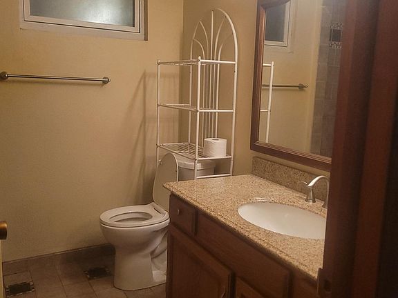 5th image of 951 Rose St #2