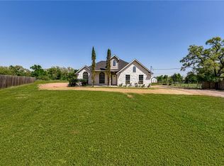 111 Elm Grove Dr, Cedar Creek, TX 78612