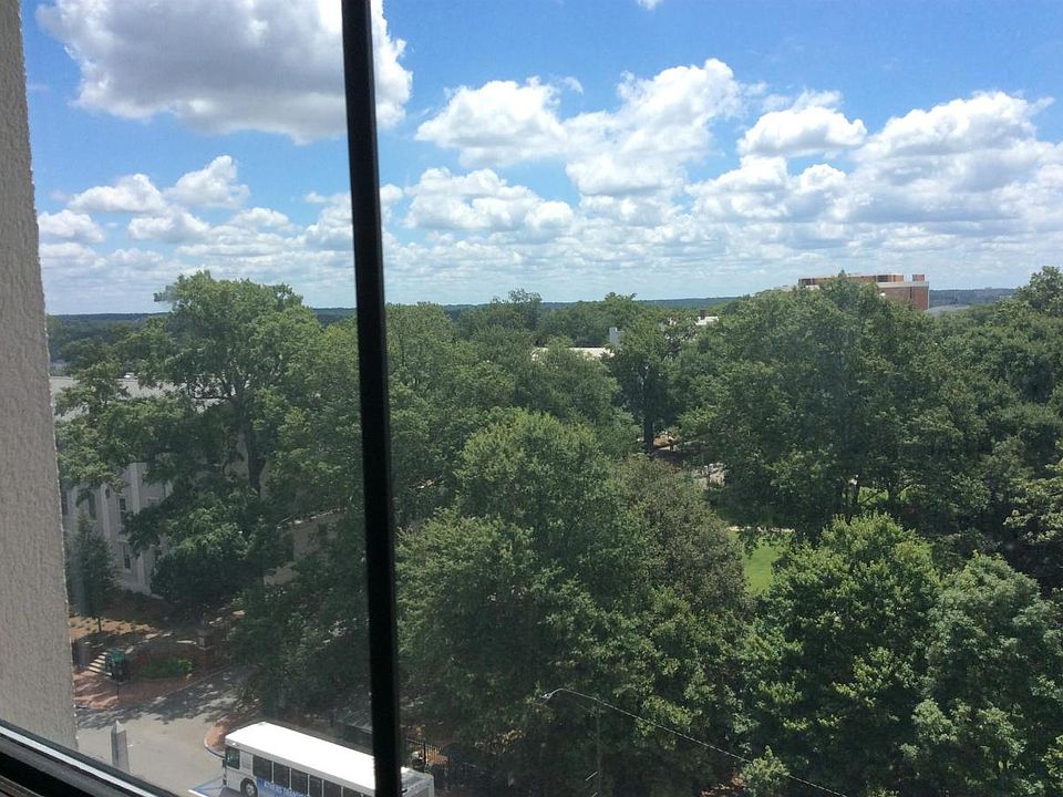 2nd image of 131 E Broad St