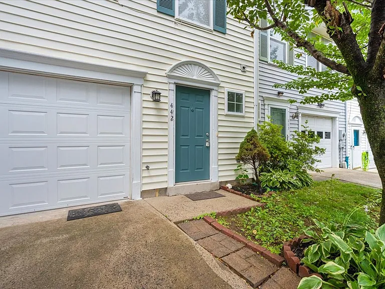 442 Blossom Ln — Photo 1