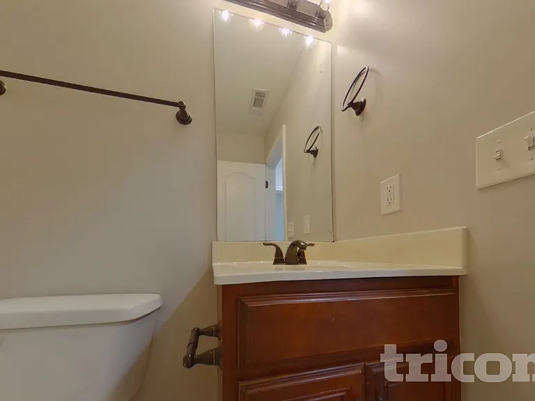 104 Logan Creek Ct — Photo 18