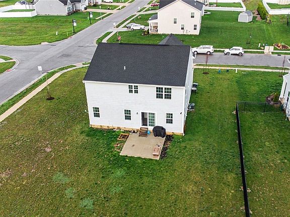 2nd image of 3268 Stoneleigh Rd