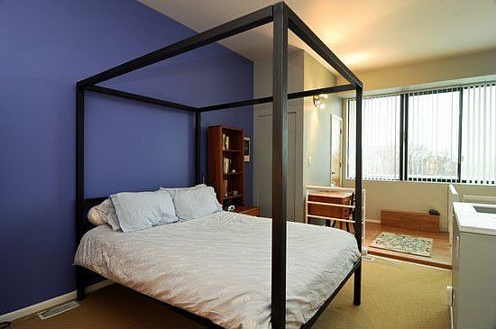 4th image of 2343 N Greenview Ave APT 208