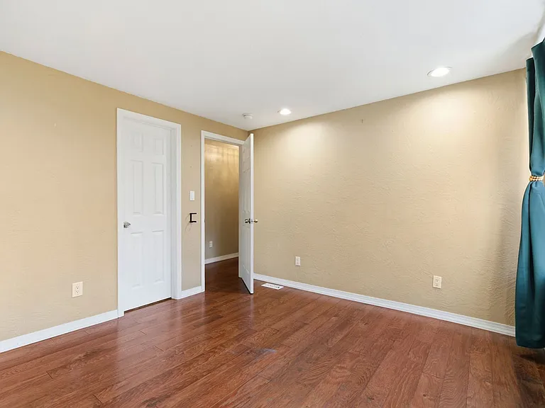 3220 Mary St — Photo 29