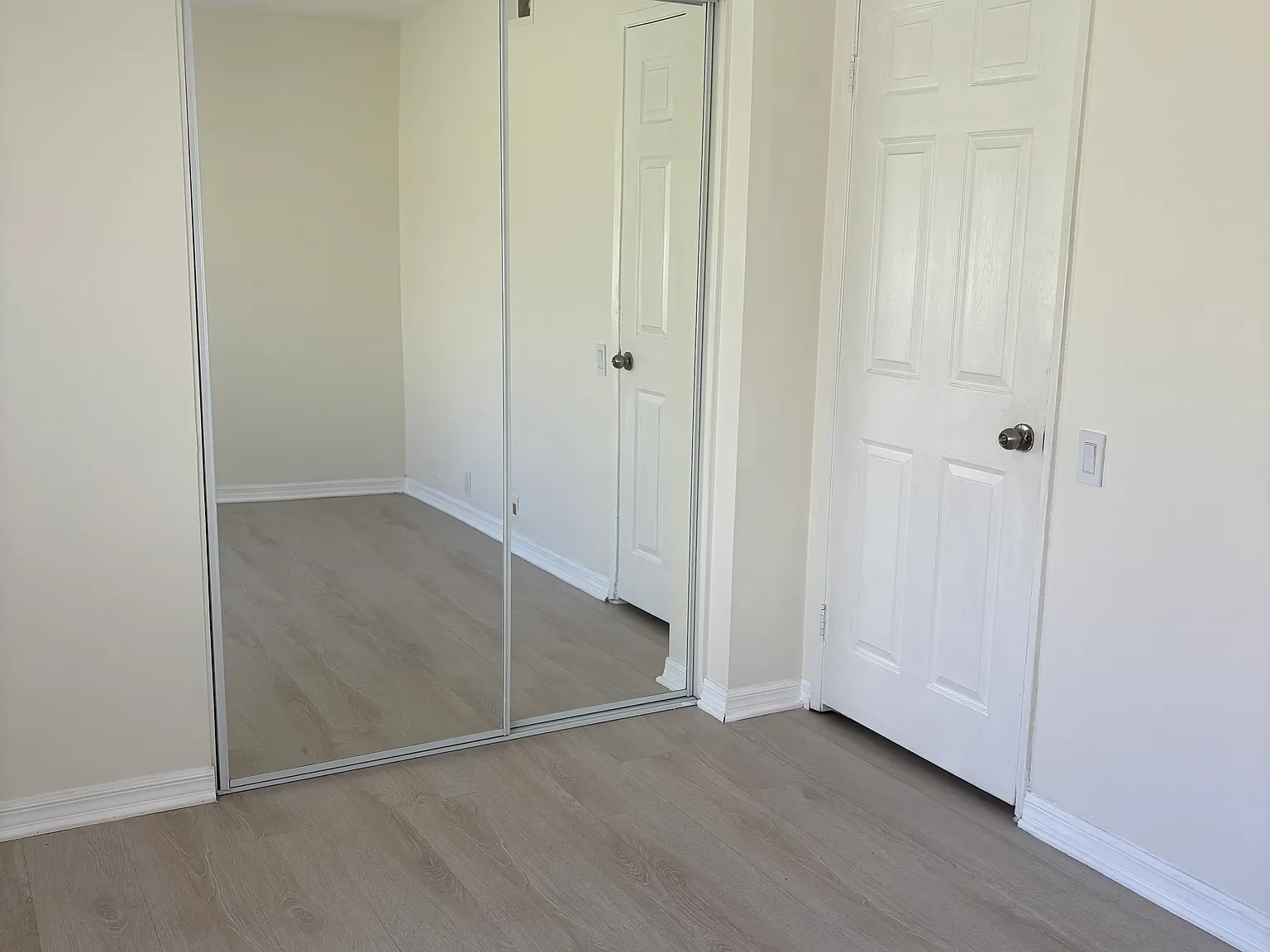 1773 E Avenida De Las Flores — Photo 2