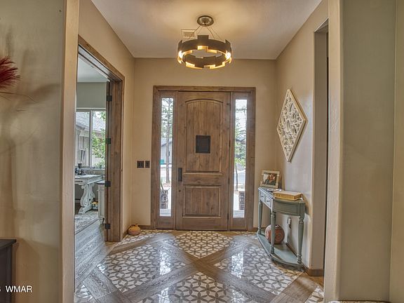3rd image of 3361 Mariposa Ln