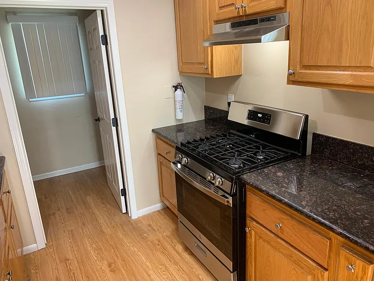 268 N Eucalyptus Ave — Photo 4