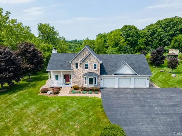 25 Rachel Rd, Pleasant Valley, NY 12569