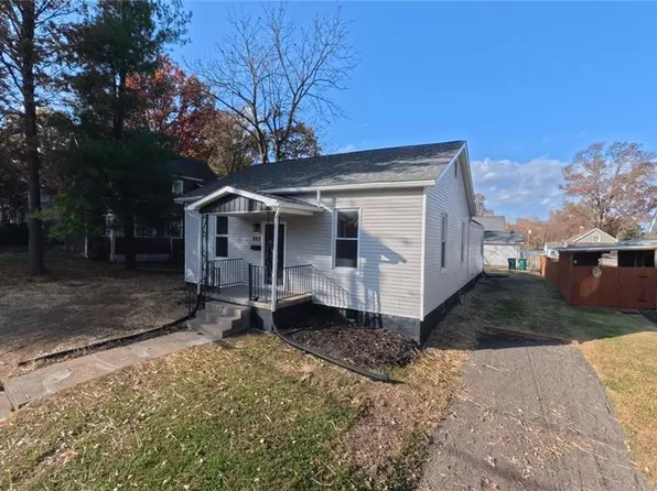 223 N Pearl St, Lebanon, IL 62254