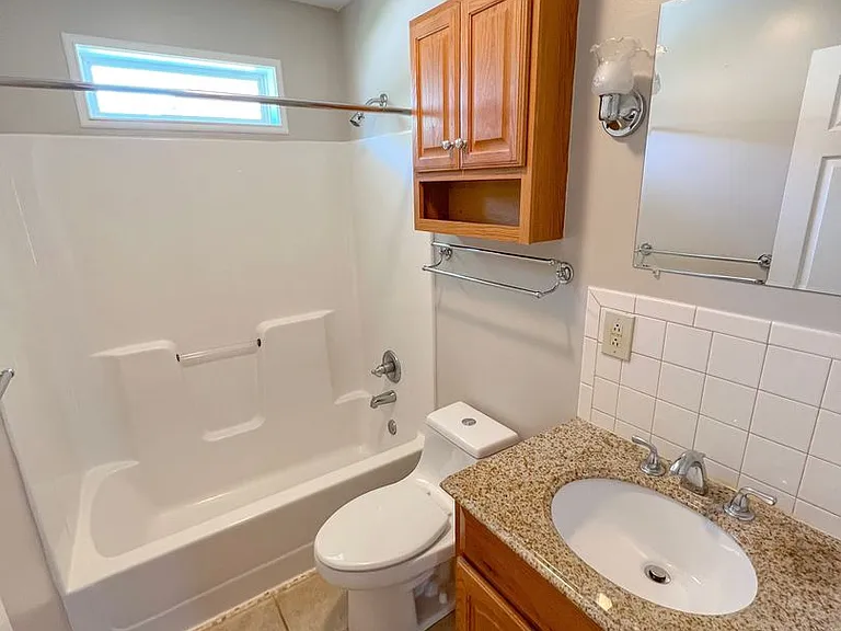 681 Maple Ave — Photo 32