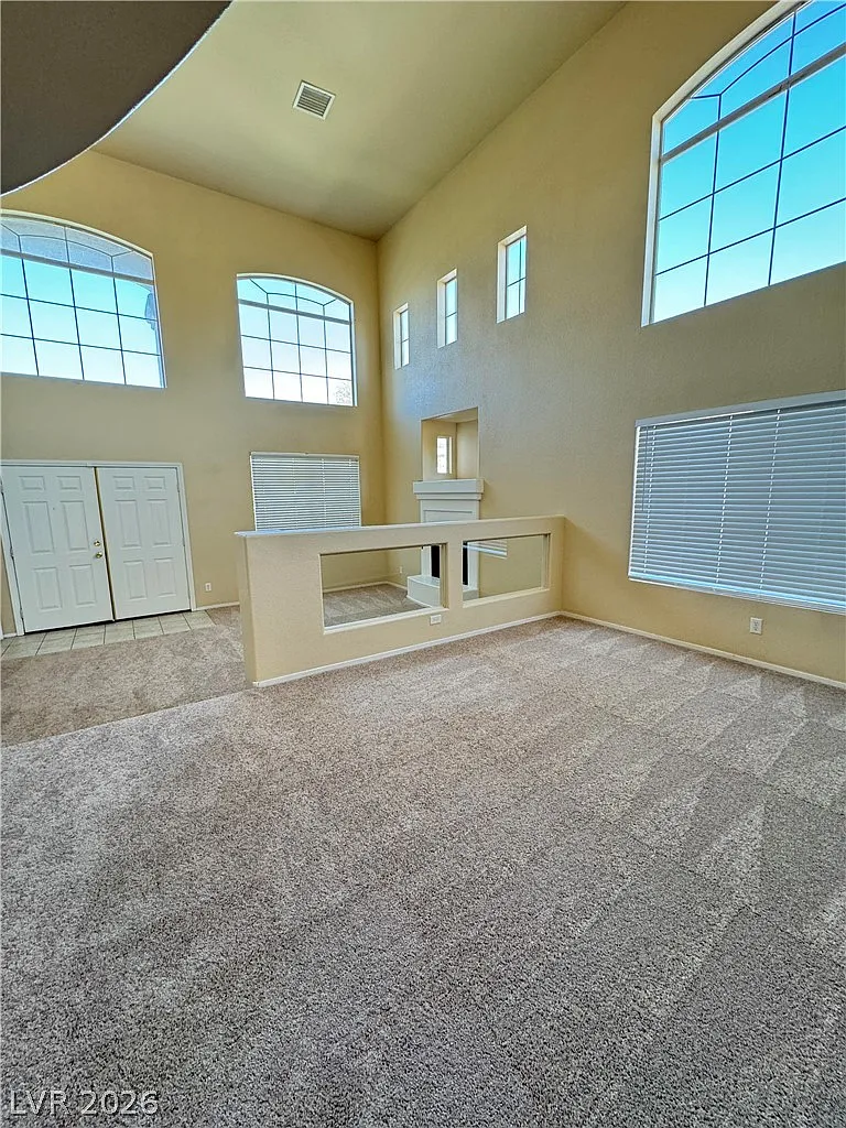 4 bed, 2.5 bath, 2523 sqft, $2,340 — Photo 2