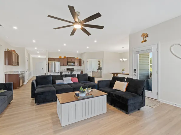 112 Napa Dr, Four Oaks, NC 27524