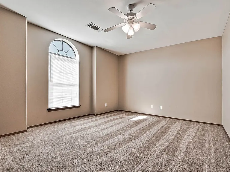 2215 Hidden Lake St — Photo 10