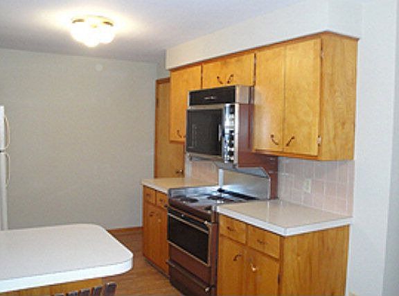 4th image of 1037 Yale Ave