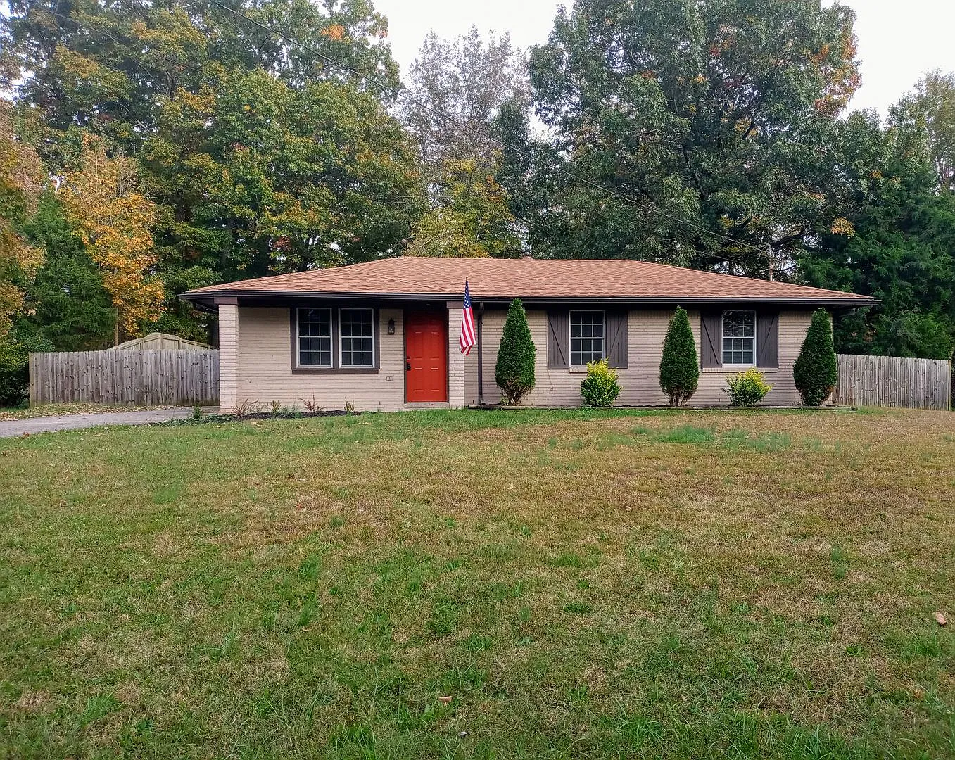 Great Home Conveniently Located — Photo 1