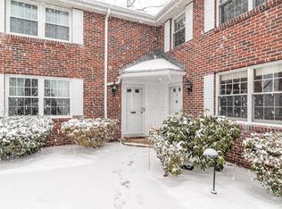 21 Westerly St APT 8, Wellesley, MA 02482