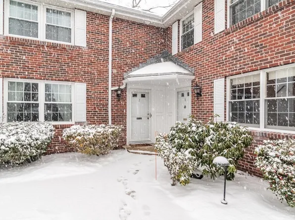 21 Westerly St APT 8, Wellesley, MA 02482
