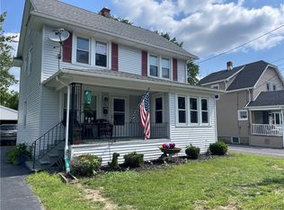16 Inwood Pl, Lancaster, NY 14086