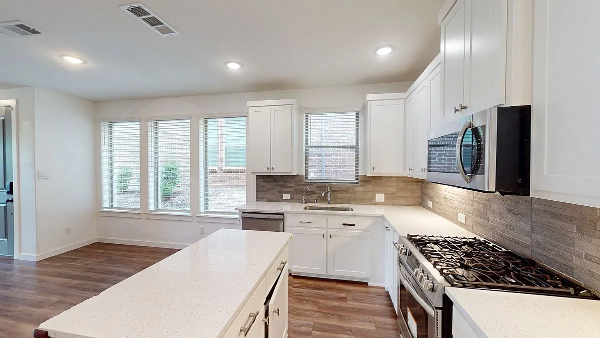 3 bed, 2.5 bath, 2050 sqft, $3,040 — Photo 4