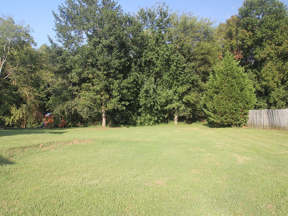 Half Acre with Semi=Private Backyard on Quiet Cul de Sac. La