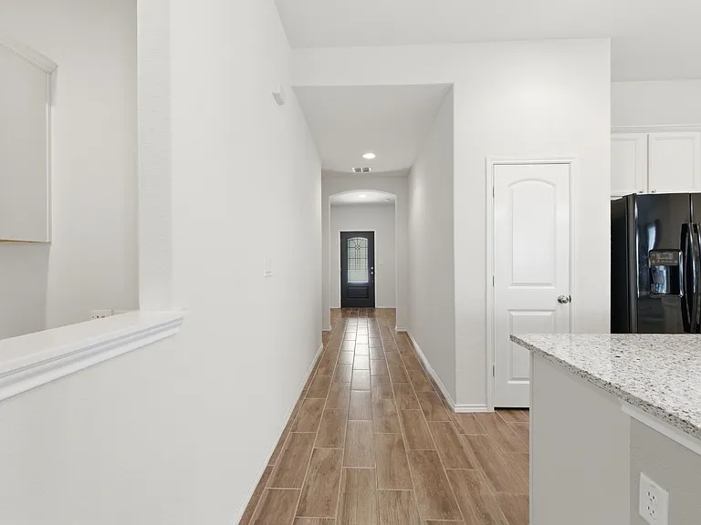 112 Braeburn — Photo 3