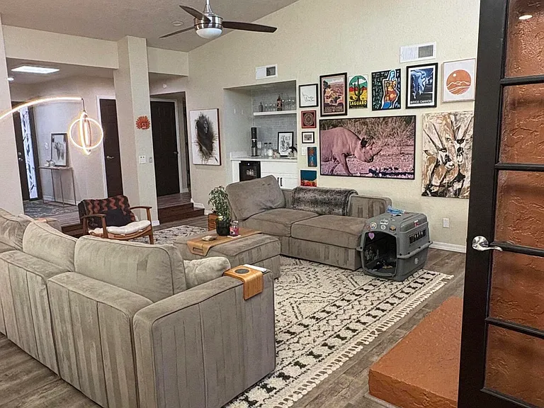 646 W Port Au Prince Ln — Photo 22