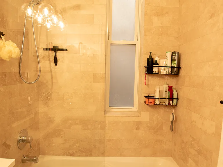 1032 N Marshfield Ave #2F — Photo 8