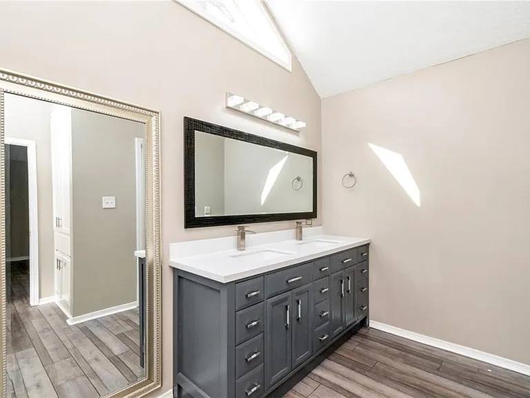 7490 Quency Dr — Photo 31