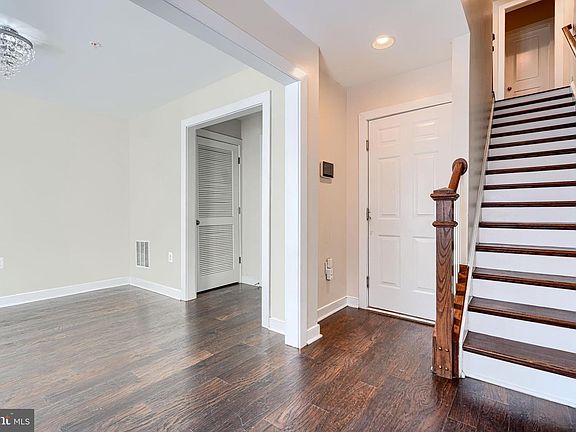 5th image of 305 Davage Ln